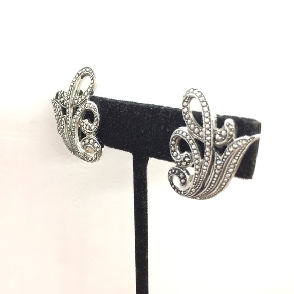 VINTAGE WEST GERMANY CLIP ON EARRINGS FAUX MARCASITE SILVER TONE LEAVES PLANT - Picture 3 of 17
